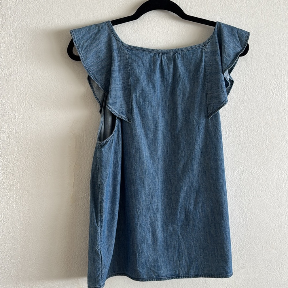 Old Navy Womens Chambray Blue Ruffle Sleeveless button down Blouse - Picture 7 of 10